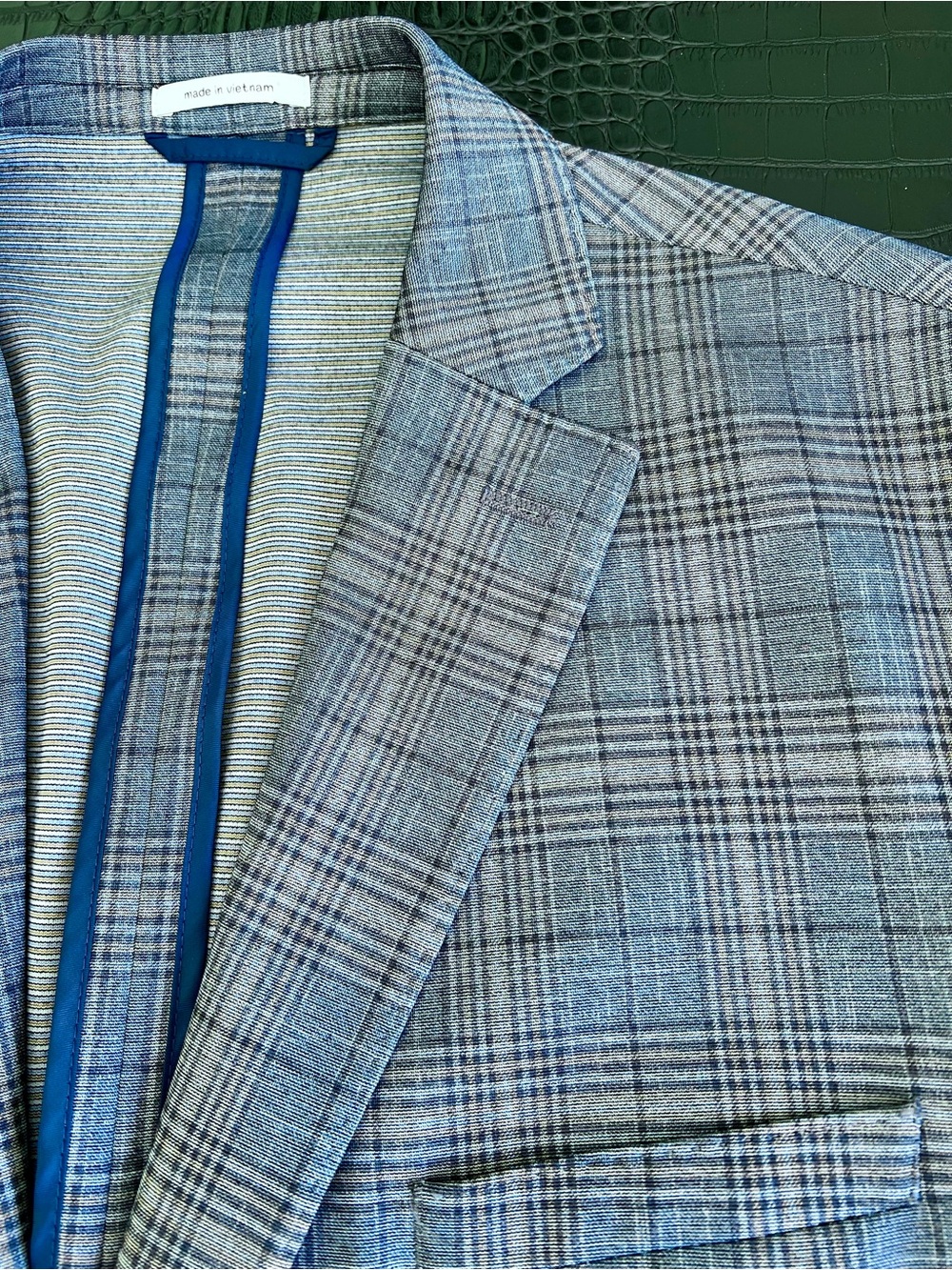 Wrinkle Free Stretch Soft Men's Plaid Blazer - Sport Coat - Picture 4 of 14